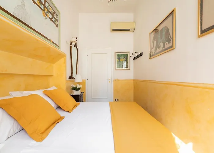 Cozy And Chic Near Campo De Fiori Daire